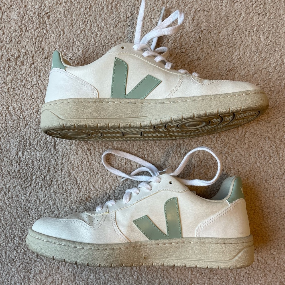 Veja Sneakers in Leather White Matcha